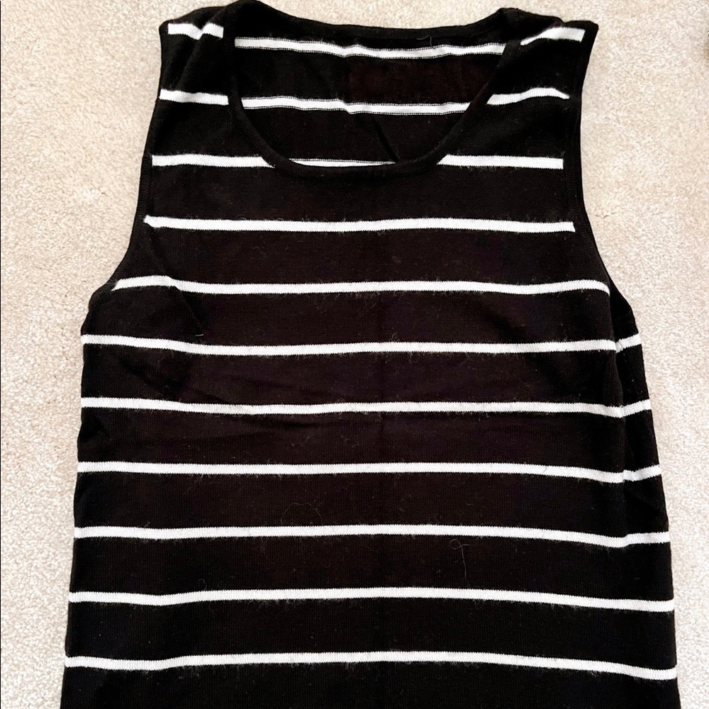 Black and white stripe crop top